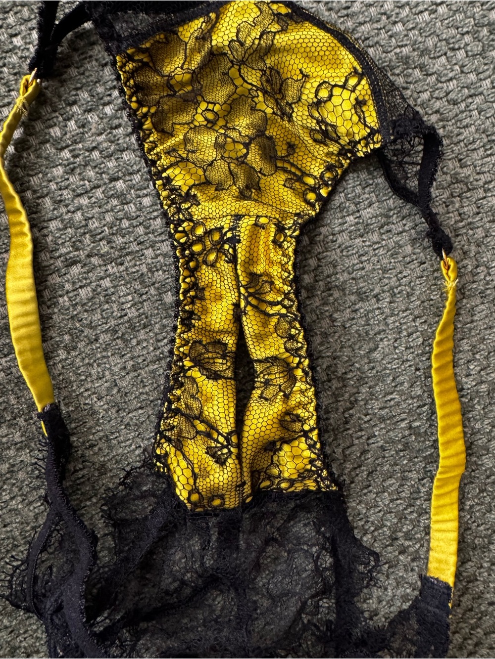Agent Provocateur Yellow Lace and Black Trim Lingerie Set - Picture 11 of 13